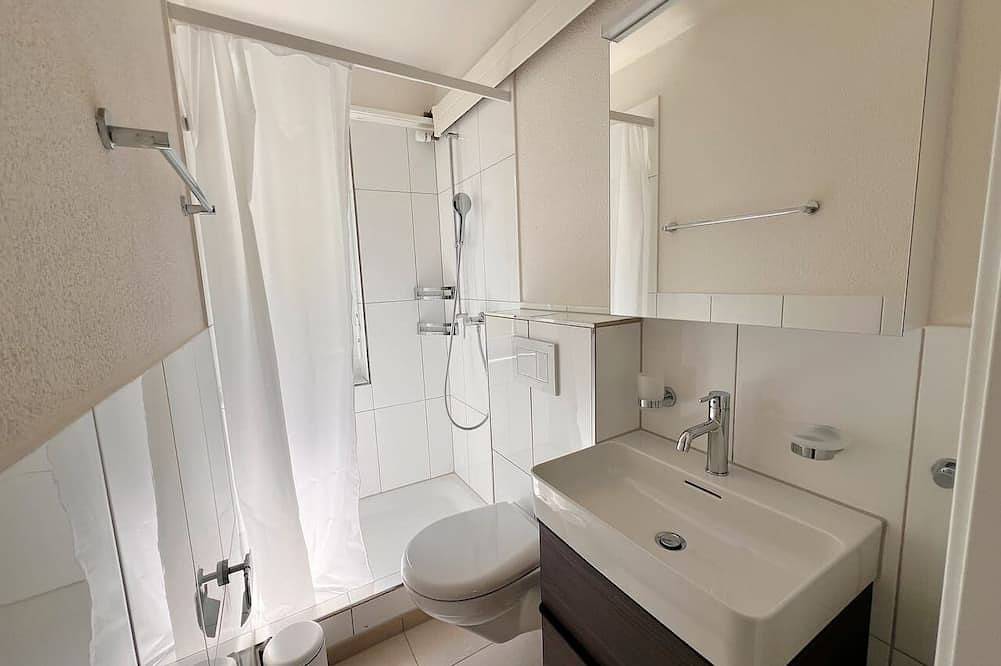 Ganze Wohnung, Elegant Studio in Zurich w/ Balcony (302-16) in Zürich 50 Oerlikon, Zürich