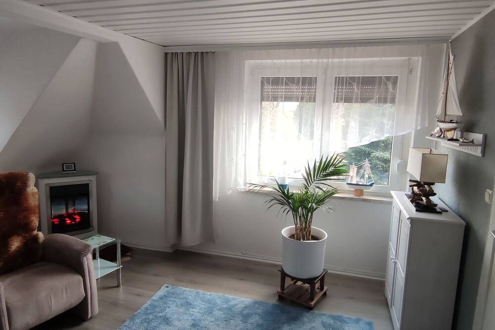 Ganze Wohnung, Ca.70m2 Fewo, mit Balkon, neu u. modern eingerichtet, Wald- u. Strandnähe in Geltow, Schwielowsee