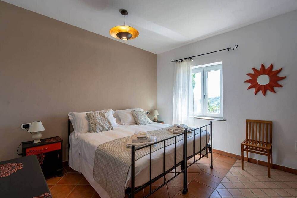 Poderino Sole, \"Mirto\" Room in Lajatico, Pisa Provinz