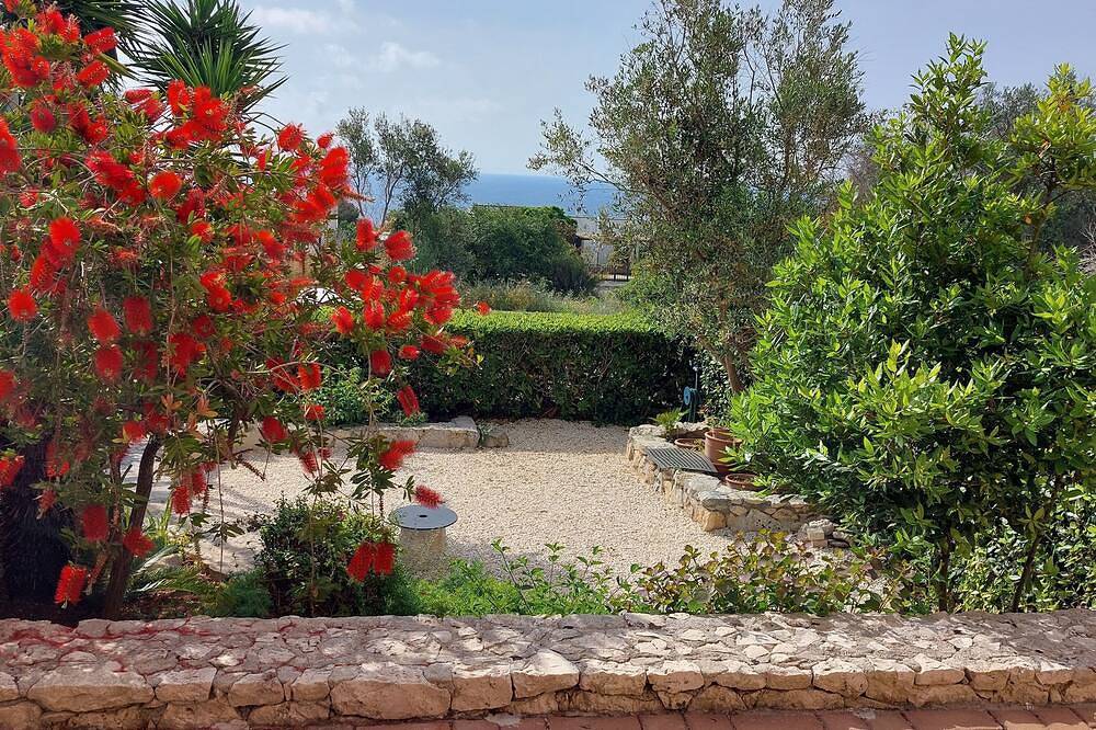 Appartement entier, Santa Cesarea Terme. Bel appartement dans residence avec vue sur la mer in Santa Cesarea Terme, Province de Lecce