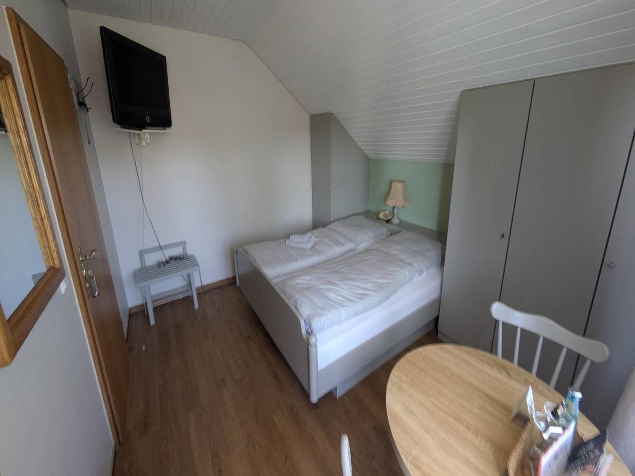 Landhotel Sonneneck - Doppelzimmer Budget mit Gemeinschaftsküche in Breuna, Hessisches Bergland