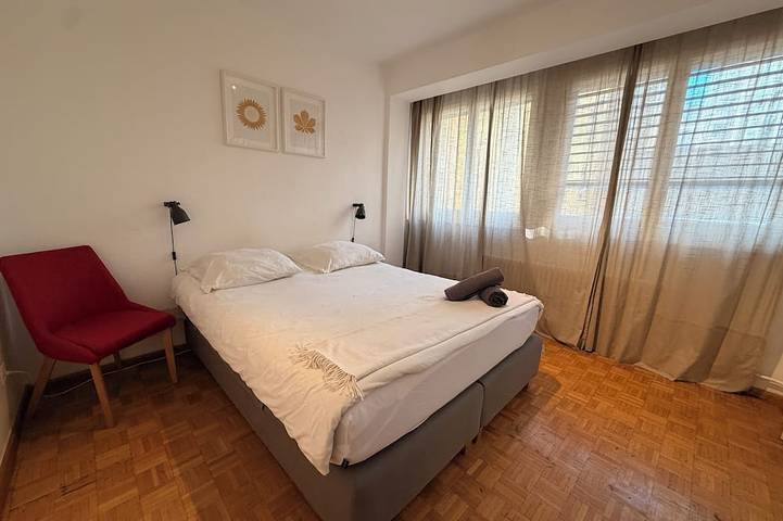 Entire apartment, Central 2 bedroom apartment in heart of Eaux-Vives in Eaux-Vives, Genève
