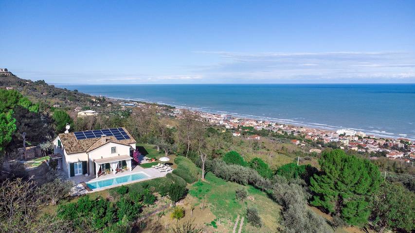 Villa per 8 persone, con Giardino in Abruzzo