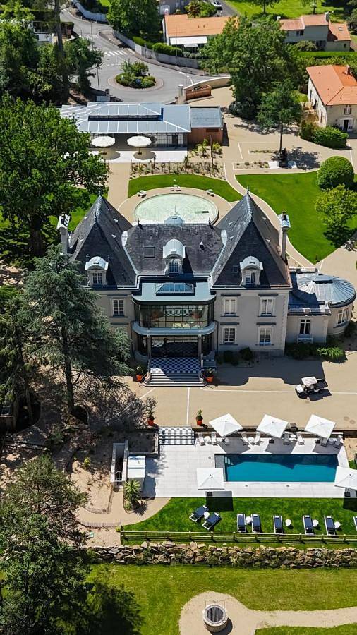 Hôtel pour 3 personnes, avec Terrasse et Jacuzzi ainsi que Jardin et Piscine