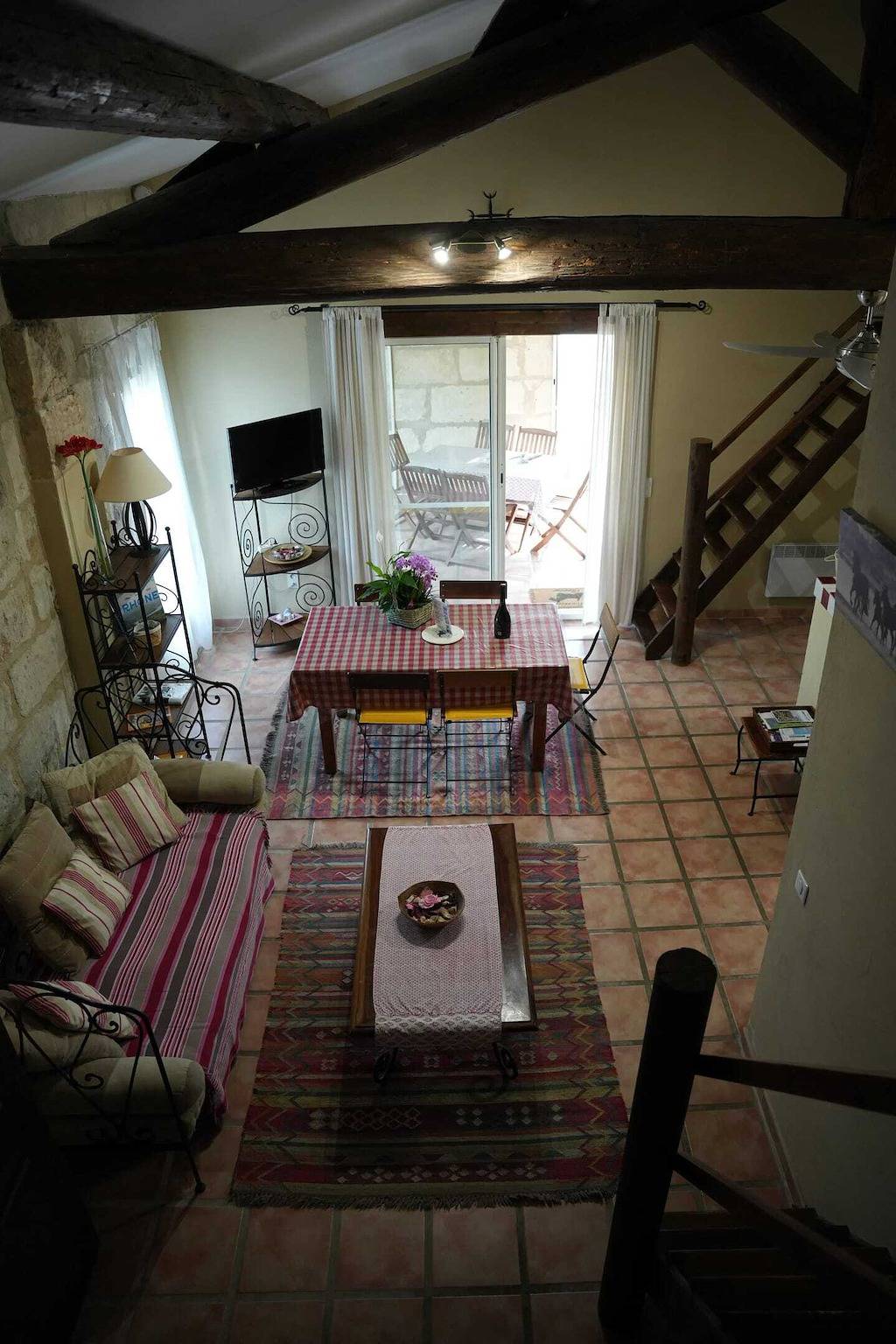Appartement entier, Appartement spacieux à Arles avec piscine et jardin partagé in Albaron, Arles