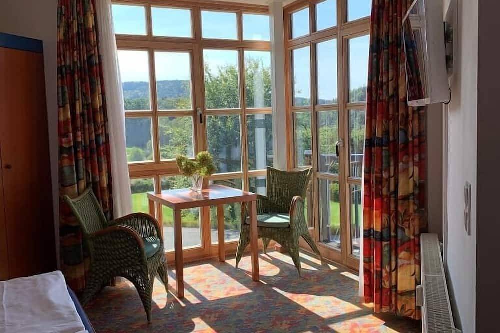 Ganze Wohnung, Ferienappartement mit traumhaftem Panoramablick (25m2) in Rötz, Ostbayern