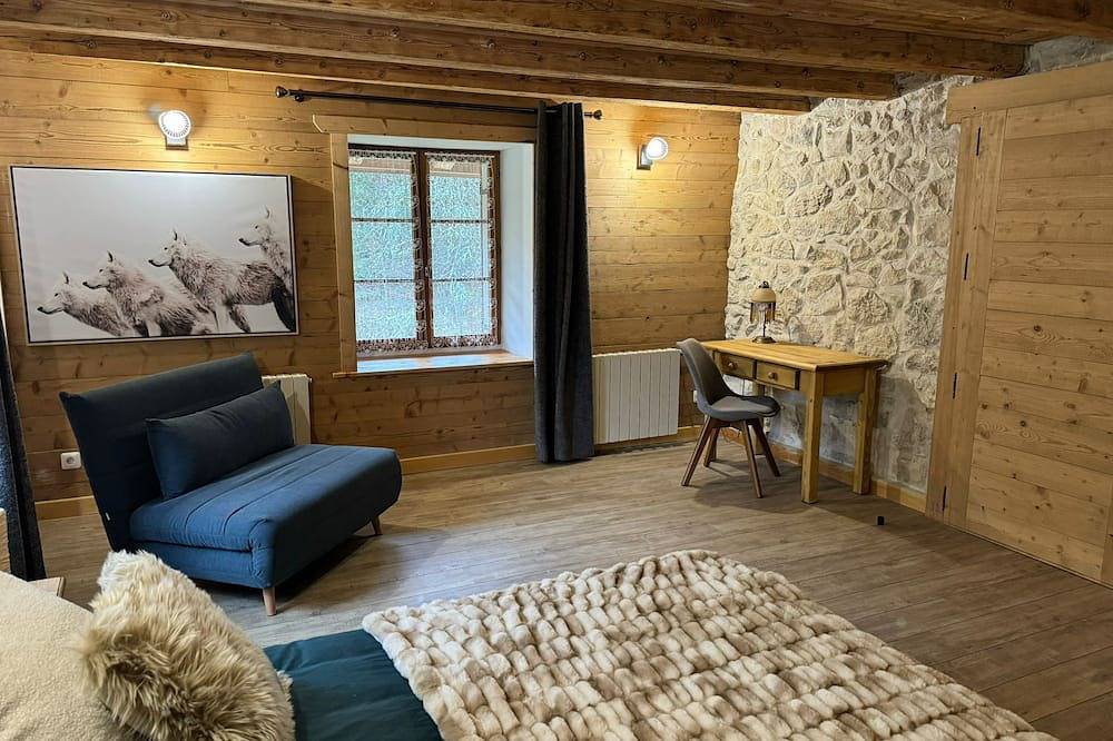 Entire apartment, Charming apartment in renovated Jura farmhouse - nature setting. in Prémanon, Parc naturel régional du Haut-Jura