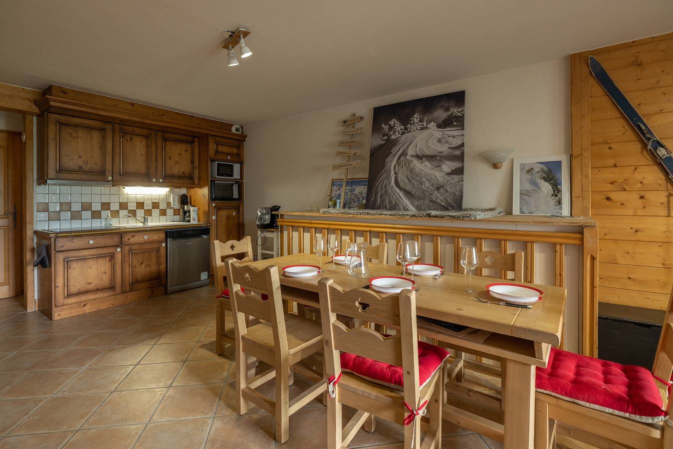 Apartamento entero, Apartamento 'Morrillon 1100 Skis aux Pieds' con vistas a la montaña, balcón y Wi-Fi. in Station de Morillon, Grand Massif