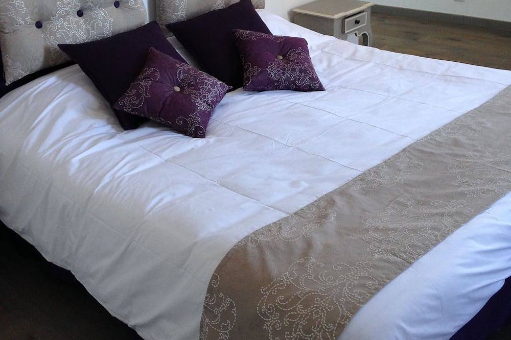 Charming Hotel Room in Oeyreluy, Dax region