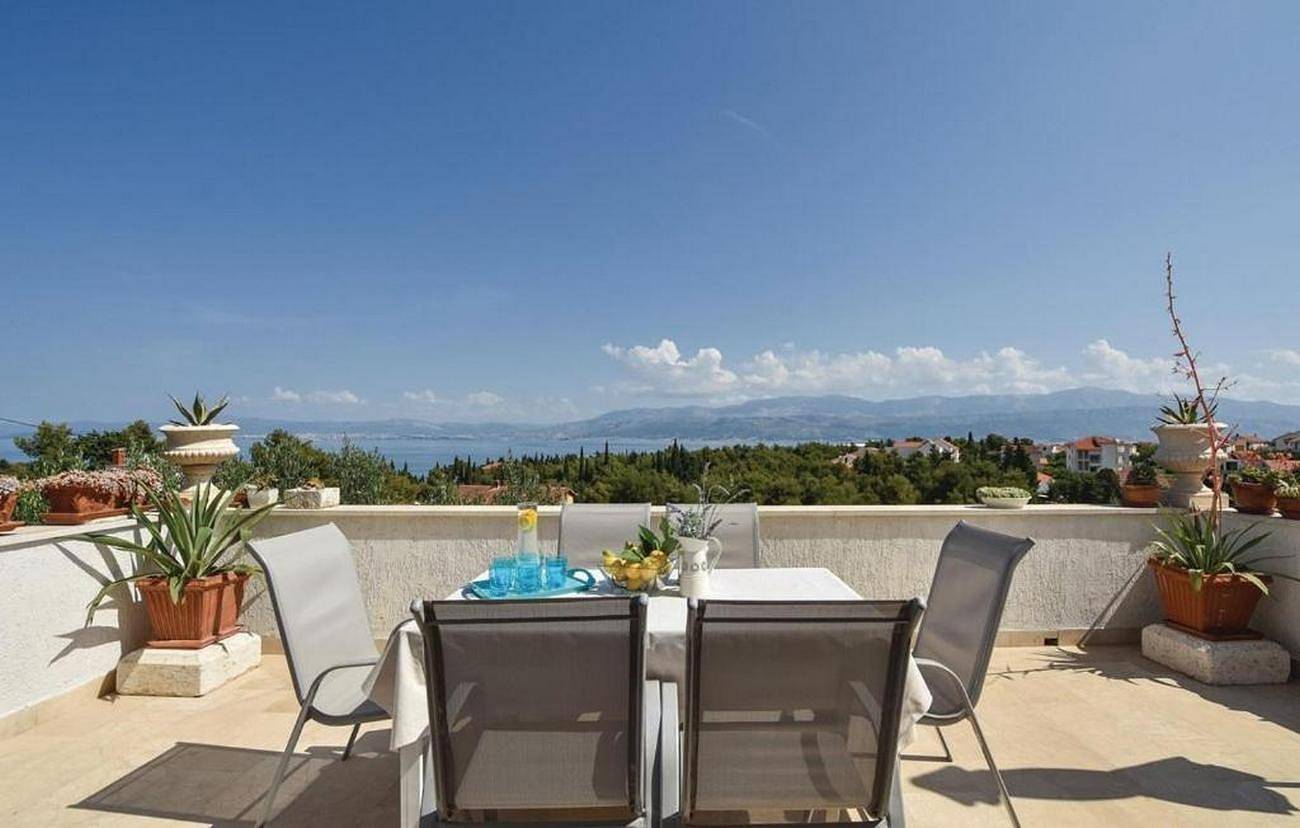 Ganze Wohnung, 3-Zimmer-Ferienwohnung mit Terrasse und Meerblick Supetar, Brac A-16774-d in Supetar, Brac