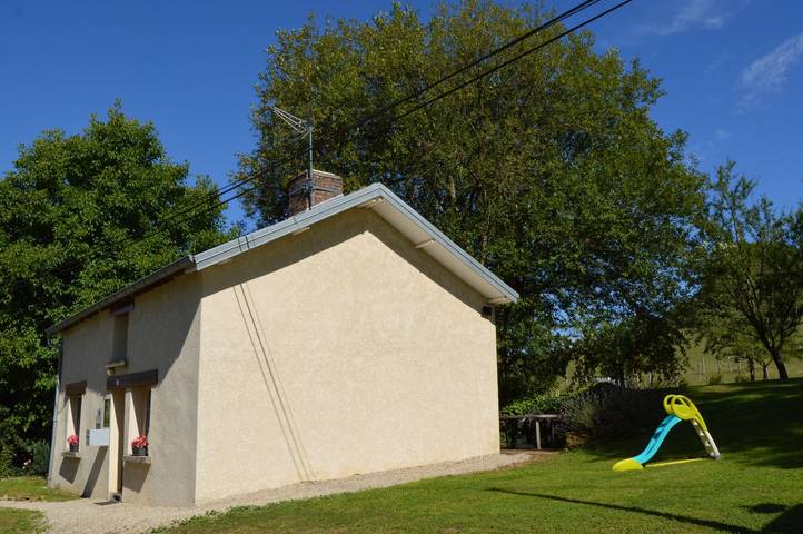 Gîte pour 4 personnes, avec jardin, animaux acceptés dans Lac de la Liez - 2