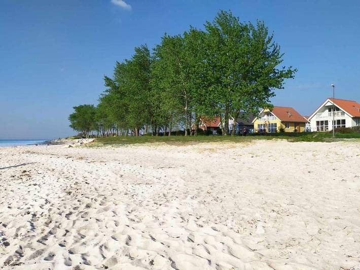 Ferienhaus für 6 Personen, mit Balkon und Whirlpool sowie Terrasse und Garten in Geltinger Bucht - 2