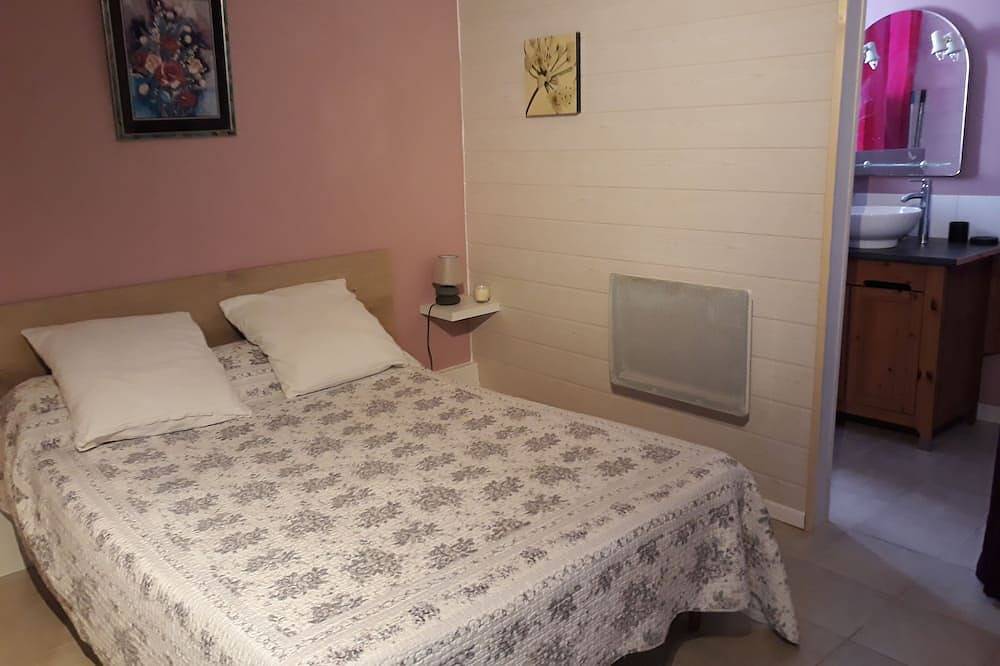 Cottage oleander in Le Luc, Draguignan region