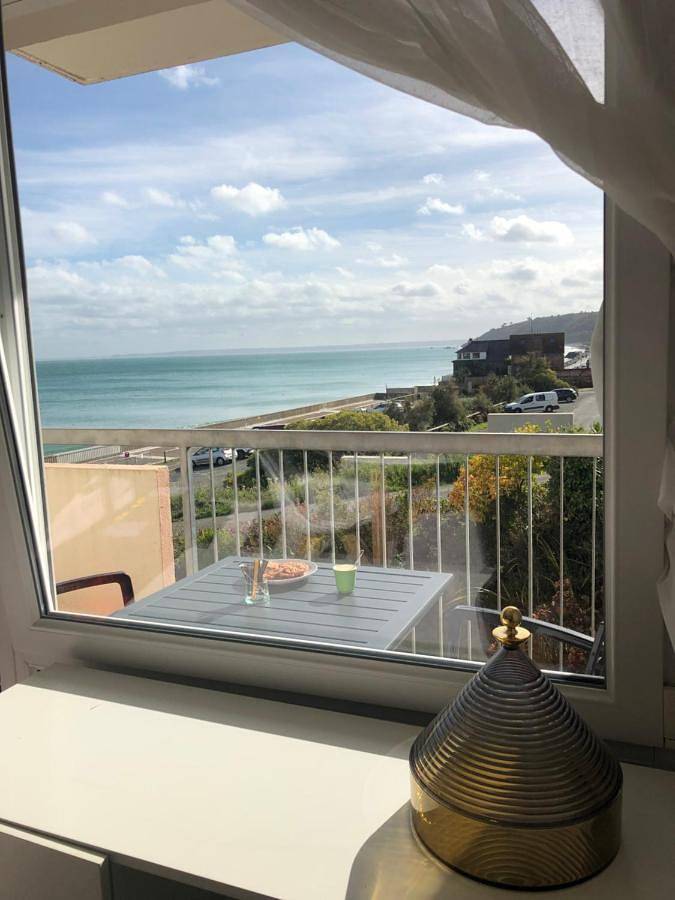 Gîte pour 2 personnes, avec Balcon ainsi que Terrasse et Vue dans Plage de Tournemine