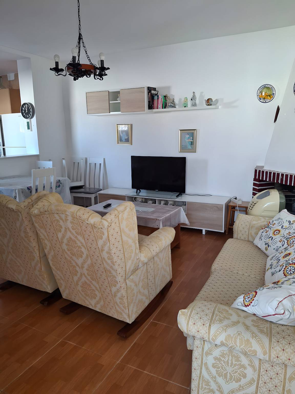 Chalet in Chiclana with Private Pool, Private Garden, and Air Conditioning in Los Gallos-Cerromolino, Chiclana de la Frontera