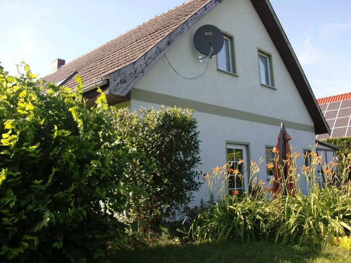 Hütte für 3 Personen, mit Terrasse und Garten, kinderfreundlich in Mecklenburgische Seenplatte