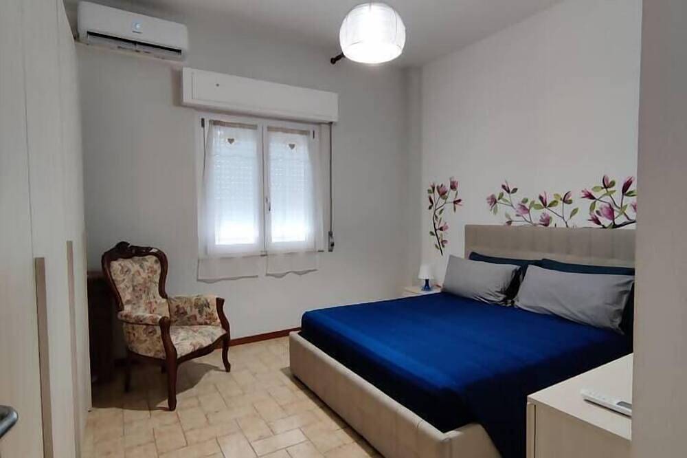 Appartamento intero, Cozy Flat Near Beach | Wifi & Comfort, Torvaianica in Torvaianica, Provincia di Roma