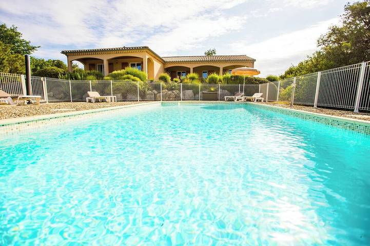 Villa per 10 persone, con terrazza e idromassaggio, con animali domestici in Joyeuse