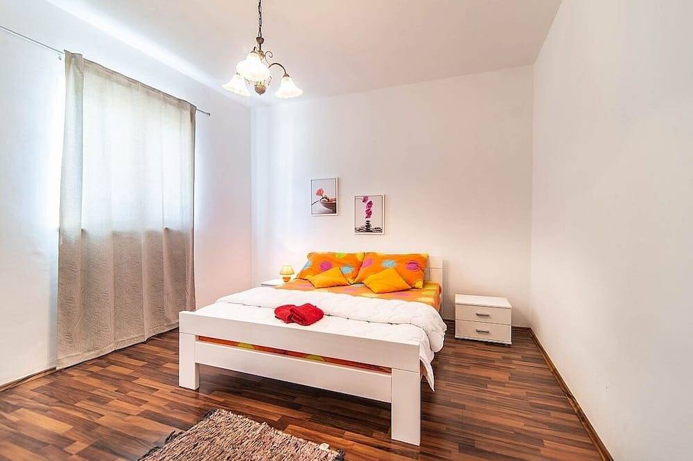 Spacious 6 Bedroom Villa, Modern Interiors, A/C, Private Pool, Village Setting - 3km to Sveti Lovrec in Zentralistrien