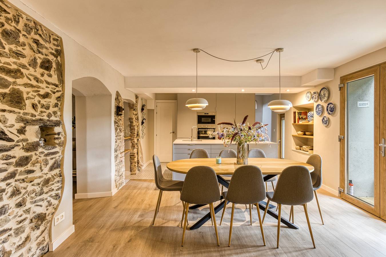 Casa 'Gall' met uitzicht op de bergen, Wi-Fi en airconditioning in Espolla, Upper Empordà
