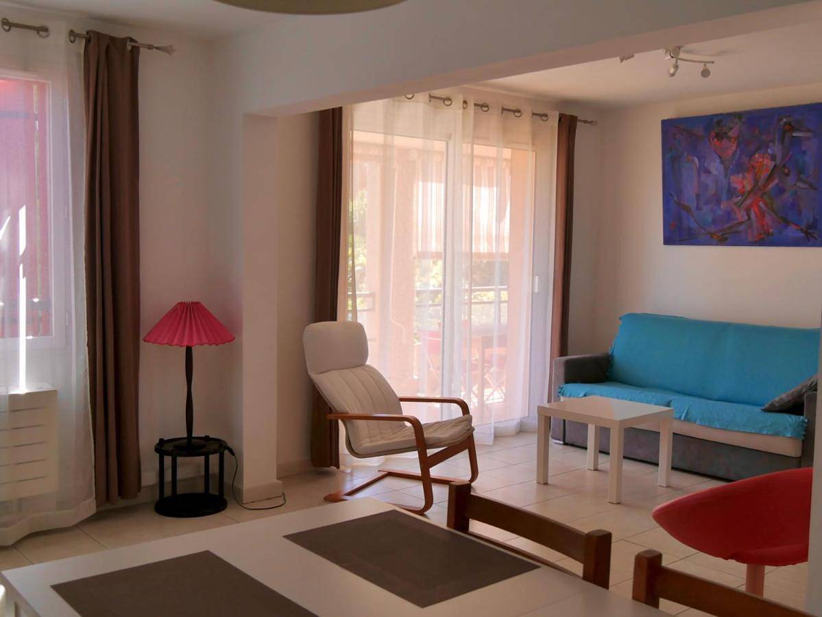 Appartement entier, Appartement 60m2 - 2 Chambres à une minute des plages, parking privé in Sausset-les-Pins, Côte méditerranéenne (France)