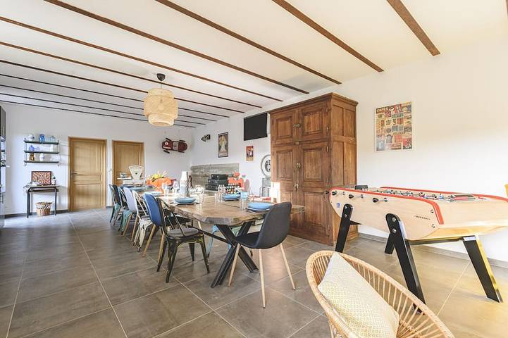 Gîte pour 7 personnes, avec terrasse ainsi que jacuzzi et jardin à Cauroy-lès-Hermonville