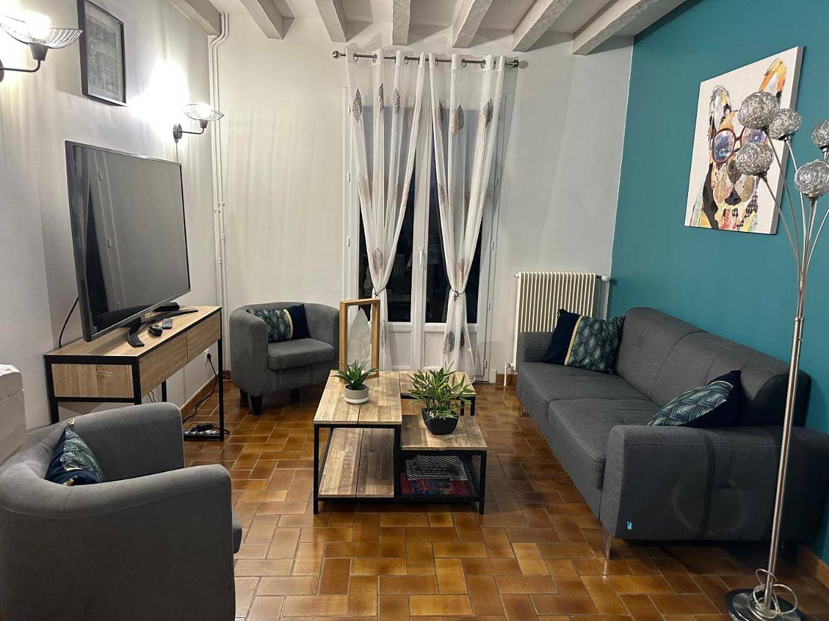 Three-Bedroom House in Guilmécourt, Région de Dieppe