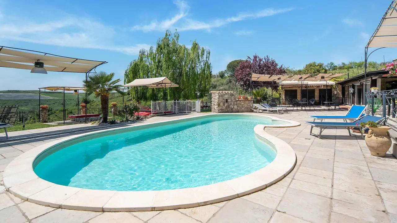 Villa per 7 persone con piscina in Monte Rotondo, Provincia di Roma