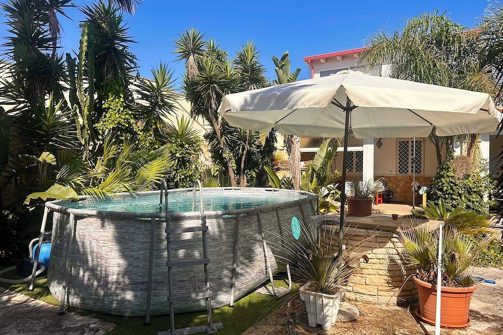 Bezaubernde unabhängige Villa für bis zu 8 Personen 100 Meter vom Meer entfernt in Torre Chianca, Salento