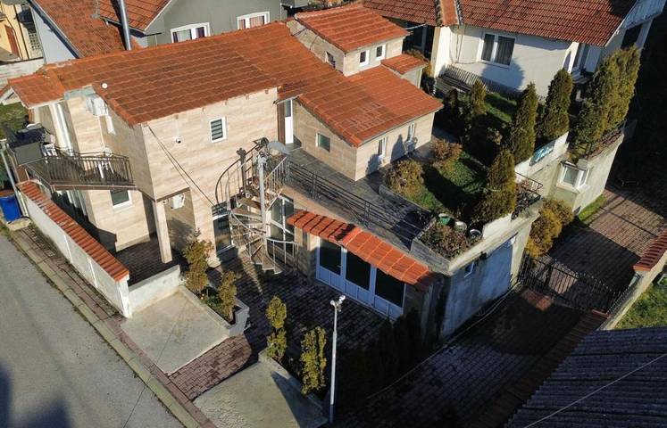 Ferienwohnung für 2 Personen, mit Ausblick und Garten sowie Pool, kinderfreundlich - 1