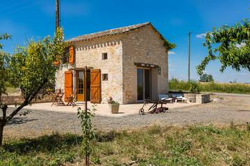 Gîte pour 2 personnes, avec terrasse ainsi que jardin et piscine à Donnazac