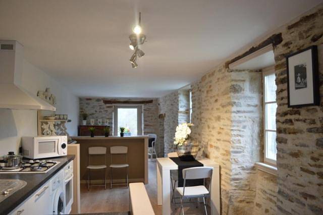 Gîte pour 2 personnes, avec vue et jardin, adapté aux familles à Plaisance (Aveyron)