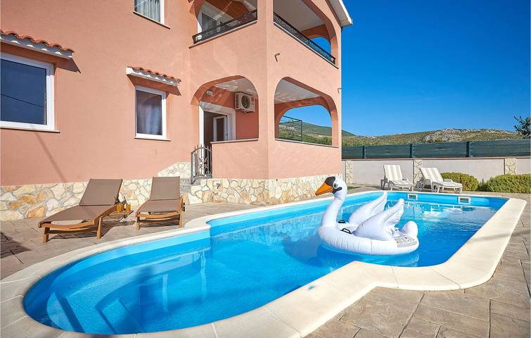 Seaside Apartment with Terrace, Pool & Modern Amenities, Near Split Airport in Trogir, Split-Dalmatia