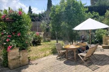 Location de vacances pour 8 personnes, avec jardin, animaux acceptés à Venelles