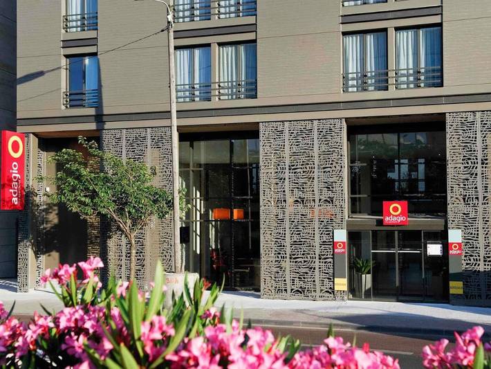 Apartahotel para 4 personas, con vistas además de terraza y sauna en Aquitania