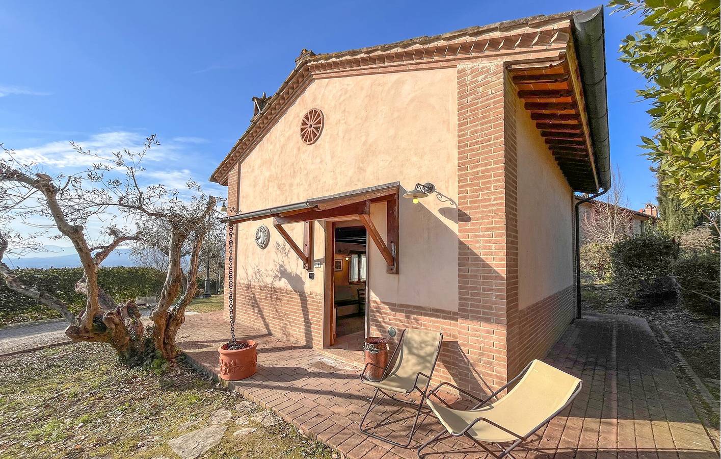 Paradies mit Seeblick - Geräumiges Apartment mit Pool und Parkplatz in Magione, Lago Trasimeno