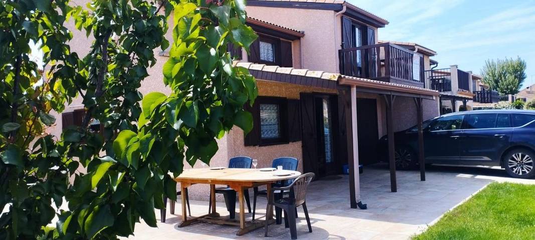 Maison de vacances pour 6 personnes, avec jardin et piscine ainsi que jacuzzi et bassin pour enfant dans Portiragnes Plage