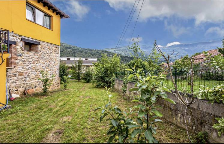 Apartamento inteiro, Apartamento 'La Tienda De Abajo' com Vista Montanha, Varanda e Wi-Fi in Soba (Espanha), Vale do Asón-Gándara