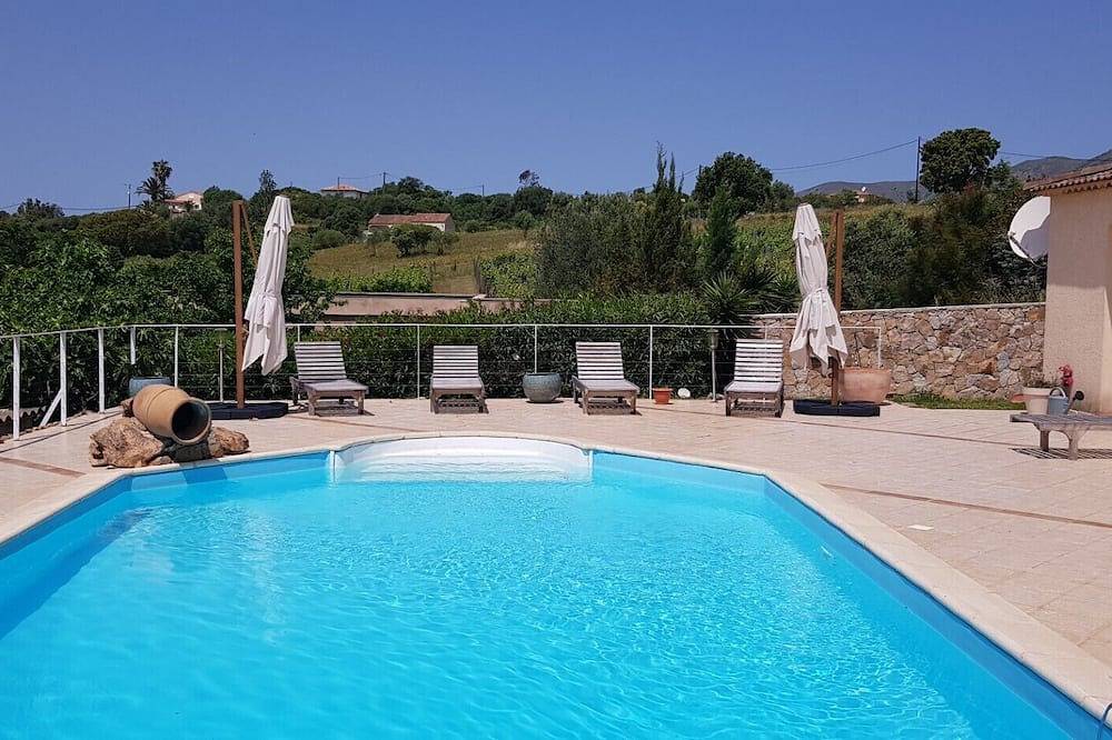 Magnifique villa avec piscine et jardin arboré in Afa, Région d'Ajaccio