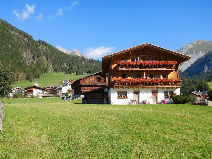 Ferienwohnung für 4 Personen, mit Balkon und Terrasse sowie Garten in Kals am Großglockner