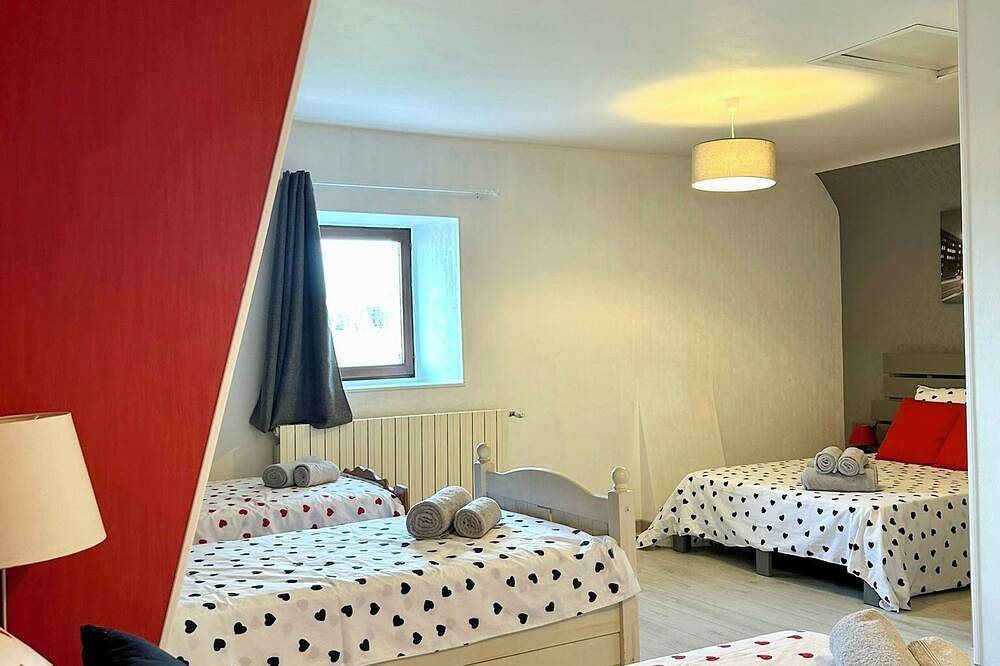 The large gîte \"Les Robets\" - Swimming pool - Games - Communal areas in Sainte-Maure-de-Touraine, Chinon region