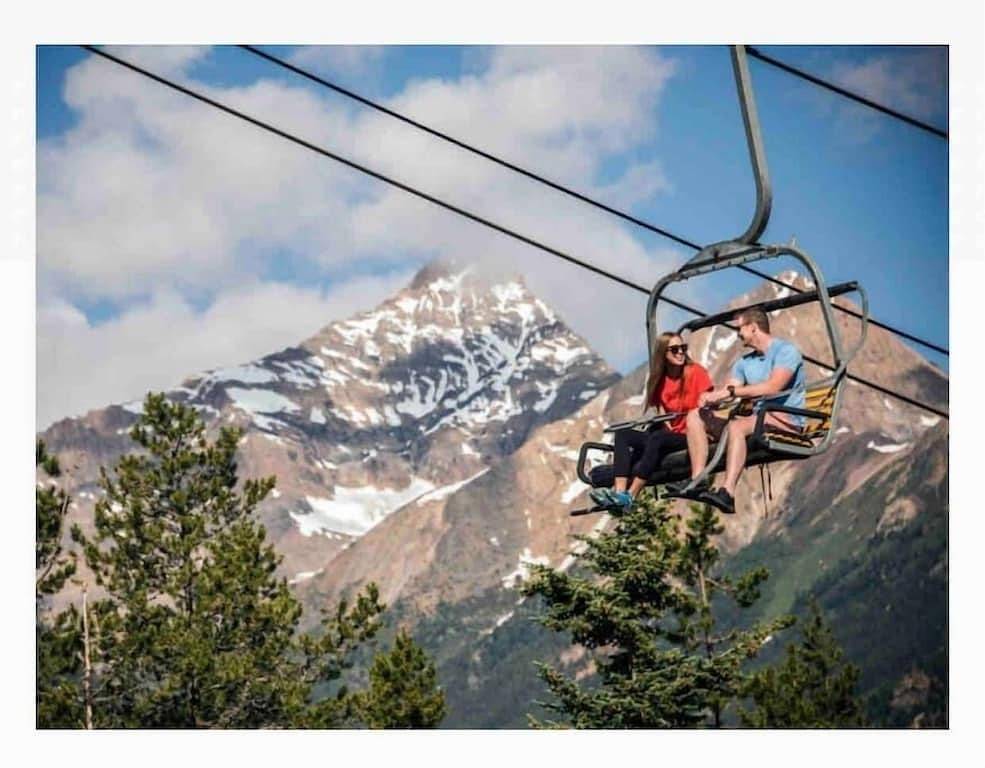 Townhouse, Steps from Panorama Resort! Ski Inout in Panorama