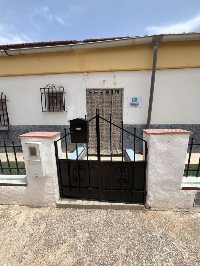 Casa de vacaciones para 13 personas, con piscina además de vistas y jardín en Comarca de Baza - 3