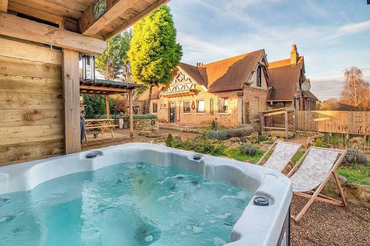 Cottage for 4 people, with hot tub and garden in Kent