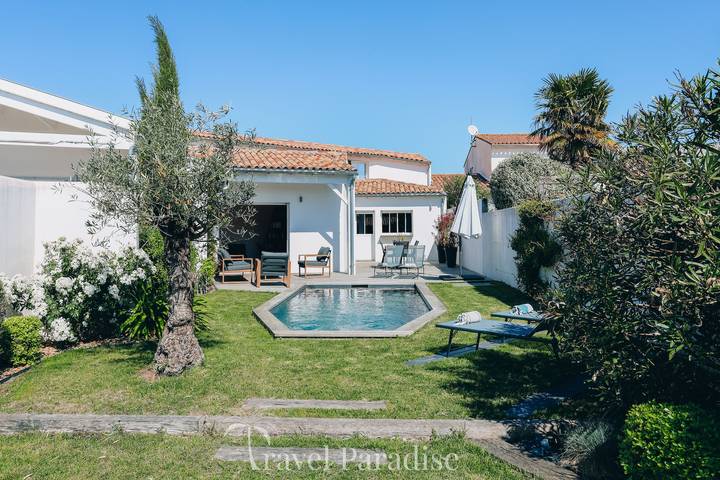 Location de vacances pour 8 personnes, avec terrasse ainsi que piscine et jardin, animaux acceptés à Rivedoux-Plage - 4
