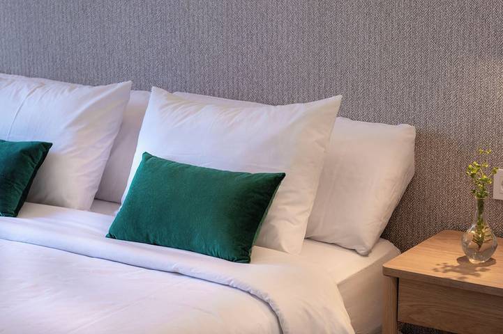 Appartement entier, \"Merón\" - Family apartment with terrace & close to the beach directly at the surf camp in Playa de Oyambre (Valdáliga), San Vicente de la Barquera