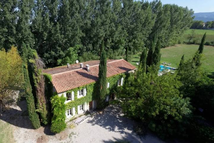 Villa pour 8 personnes, avec Jardin et Piscine à L'Isle-sur-la-Sorgue