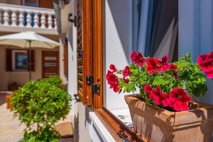 Ferienhaus für 7 Personen, mit Balkon und Garten in Privlaka - 2
