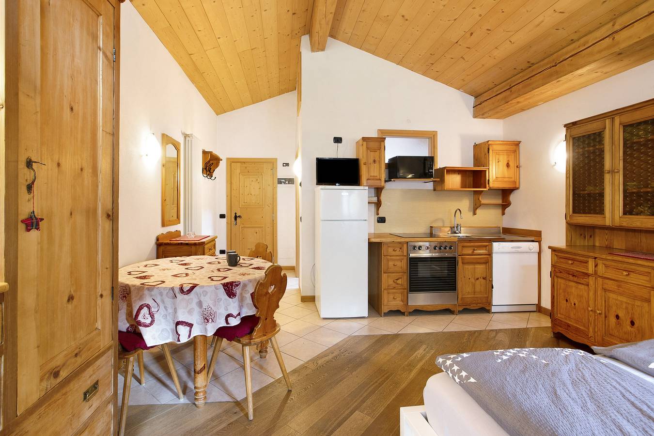 Gehele studio, Studio Appartement 'Premesan 3' met Uitzicht op de Bergen, Balkon en Wifi in Bormio, Bormio Gemeente