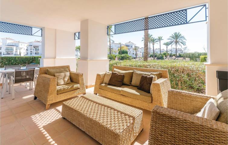 Apartamento vacacional entero, Apartamento con terraza junto a la piscina, a 300 m de Black Olive in Torre-Pacheco, Costa Cálida